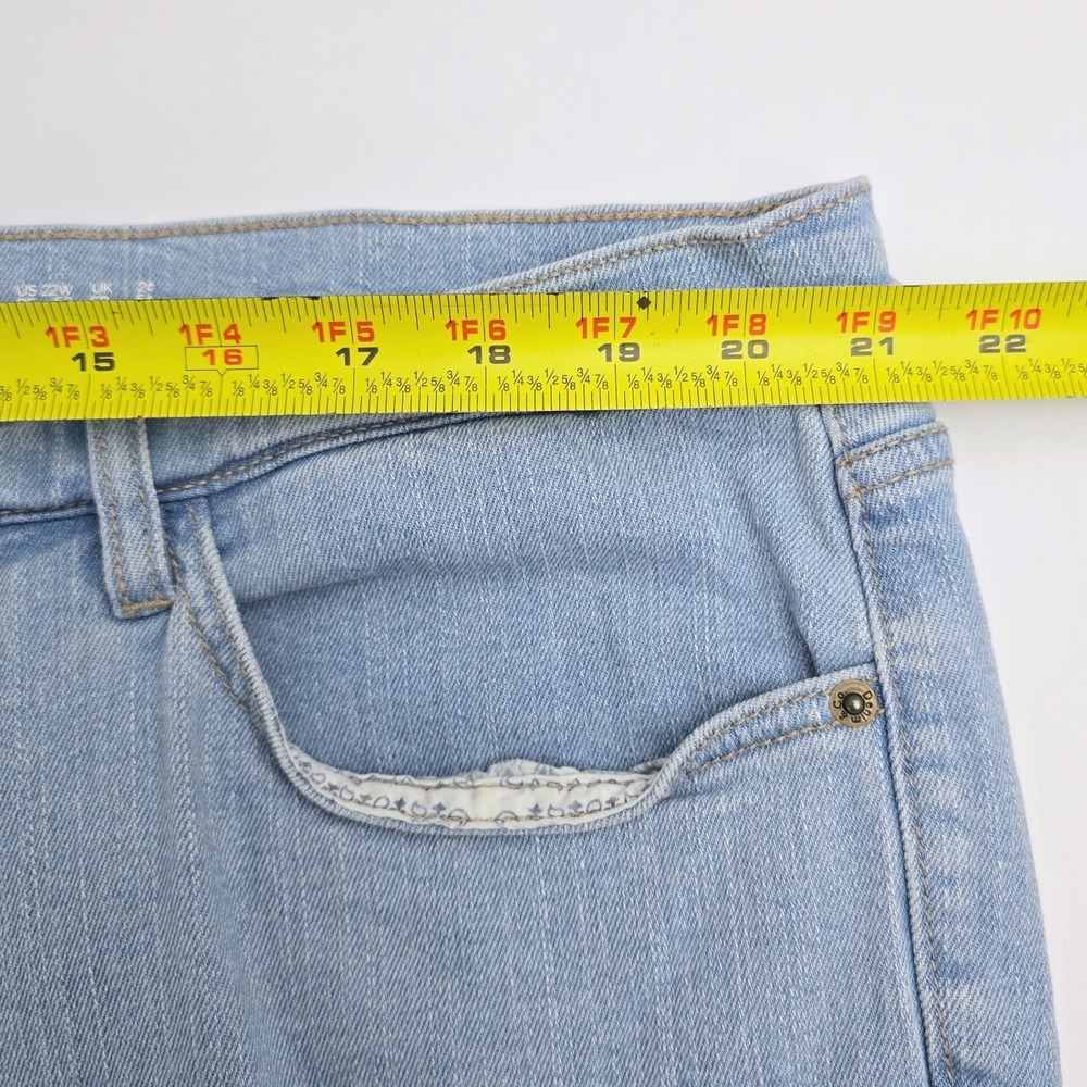 Studio‎ by Denim & Co Distressed Light Wash Jeans  Blue 22W - Picture 8 of 8